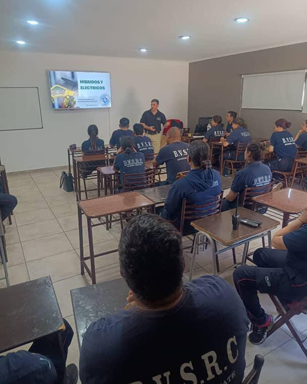 El Depto. de Rescate Vehicular bridó una charla sobre rescate e incendios en vehículos hibridos y eléctricos en Sta Rosa de Calamuchita