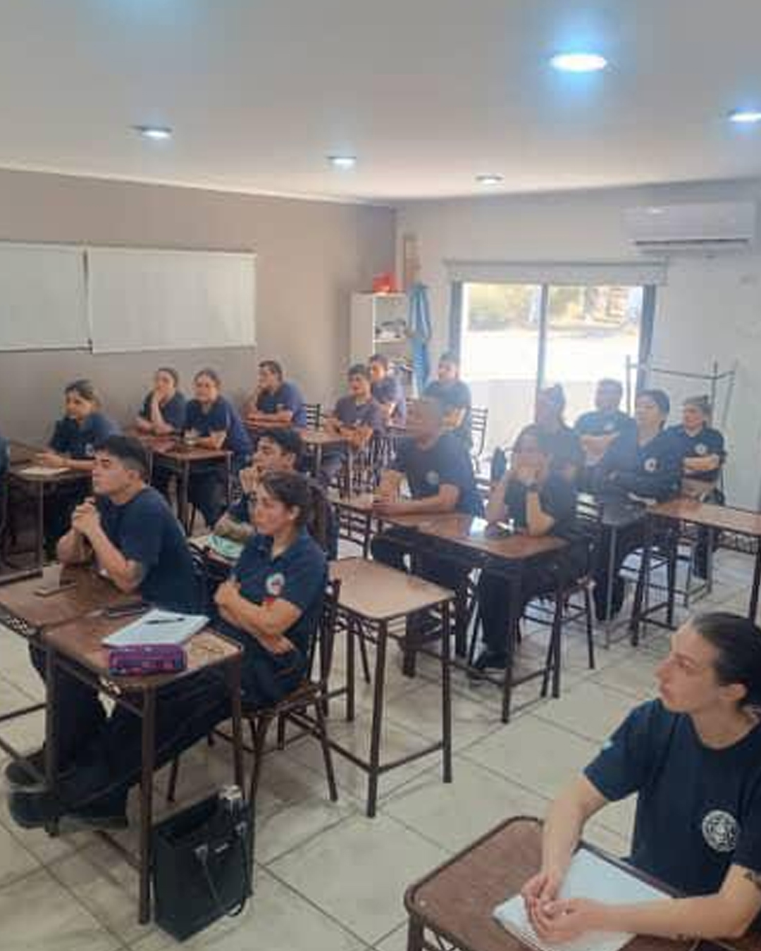El Depto. de Rescate Vehicular bridó una charla sobre rescate e incendios en vehículos hibridos y eléctricos en Sta Rosa de Calamuchita