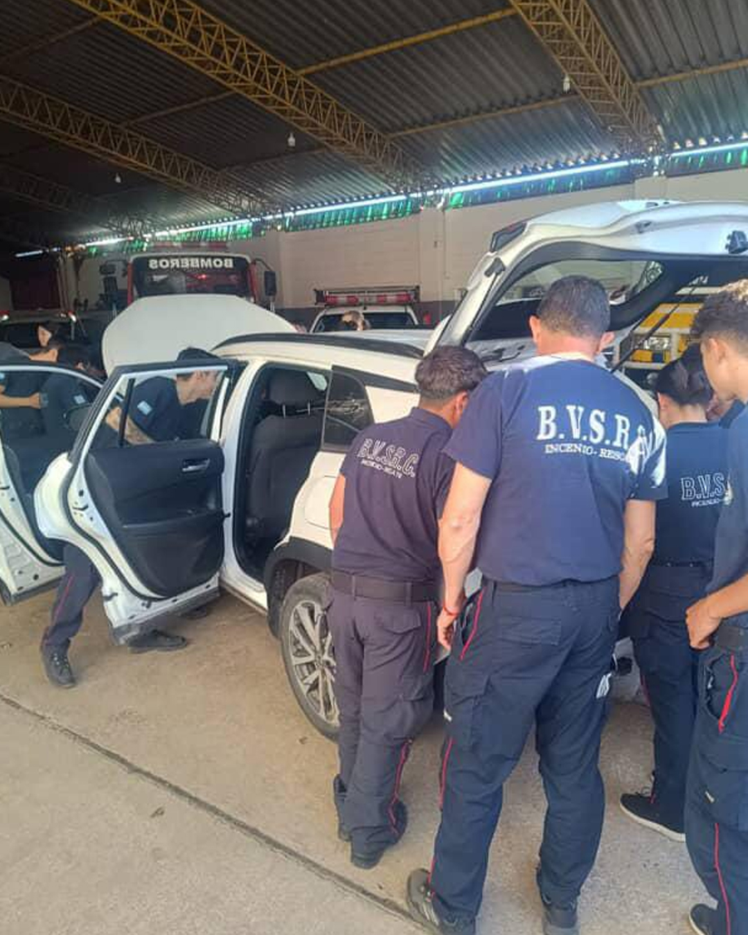 El Depto. de Rescate Vehicular bridó una charla sobre rescate e incendios en vehículos hibridos y eléctricos en Sta Rosa de Calamuchita