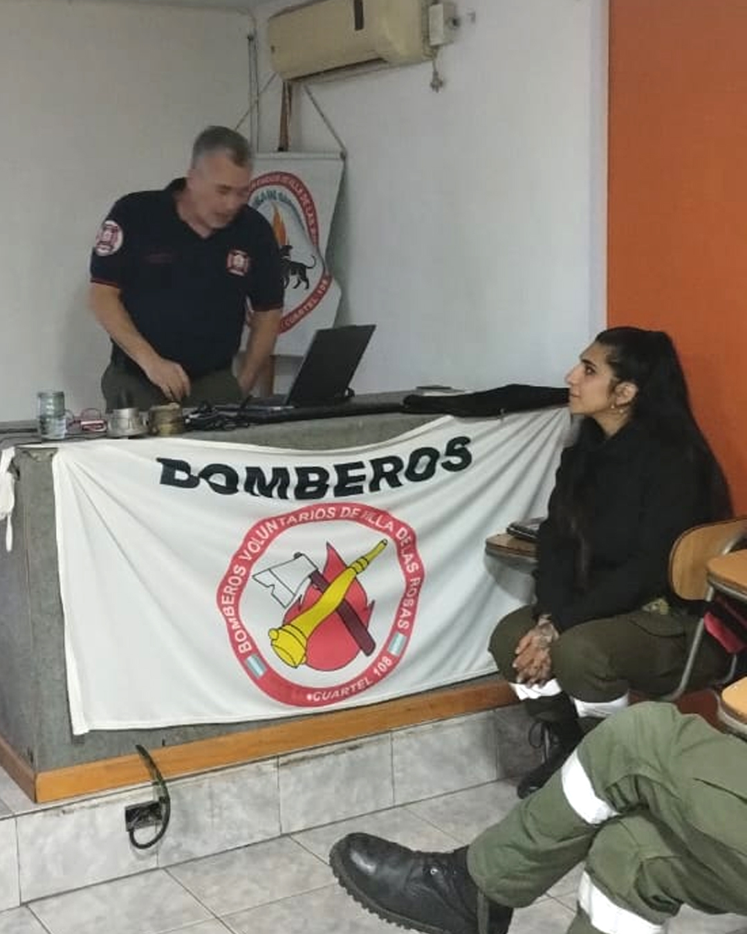 El Depto de Psicología en la Emergencia realizó el Taller "Cuidado del Bombero" en Villa de las Rosas