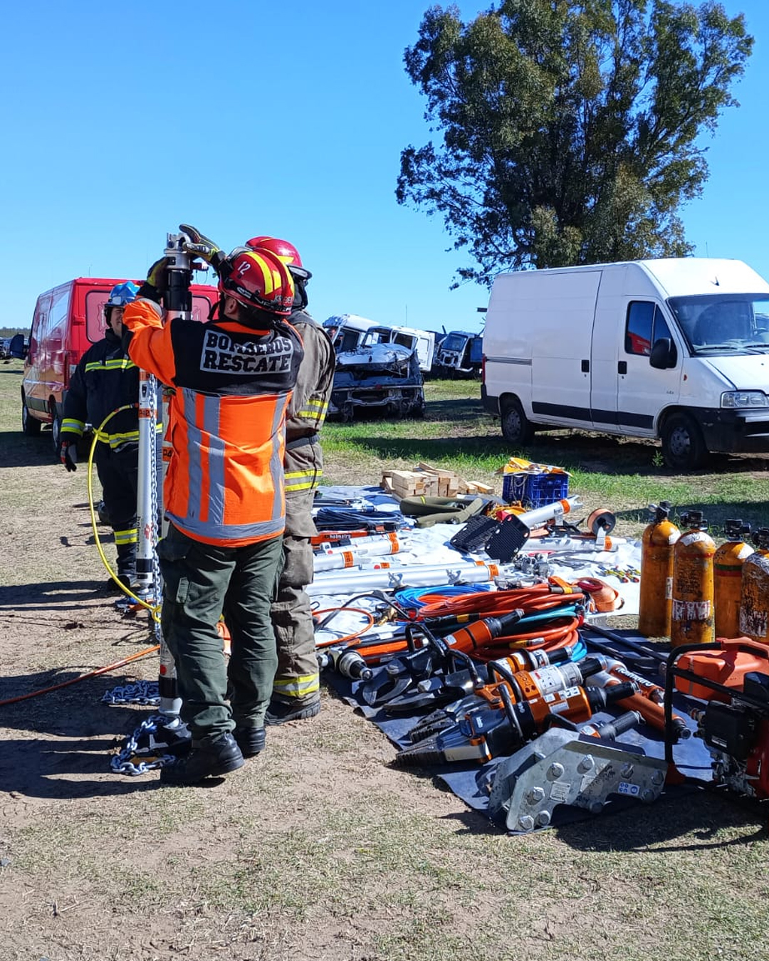 Bomberos de la Agrupación Serrana participaron y aprobaron el curso de Rescate pesado para futuros instructores de la Zona B de la ANB