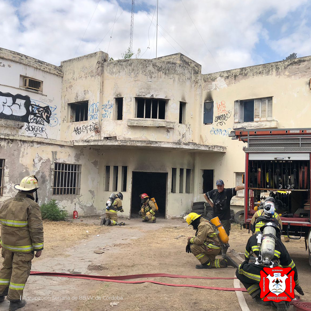 Curso para bomberos nivel II dictado por el Depto. de Incendios Estructurales
