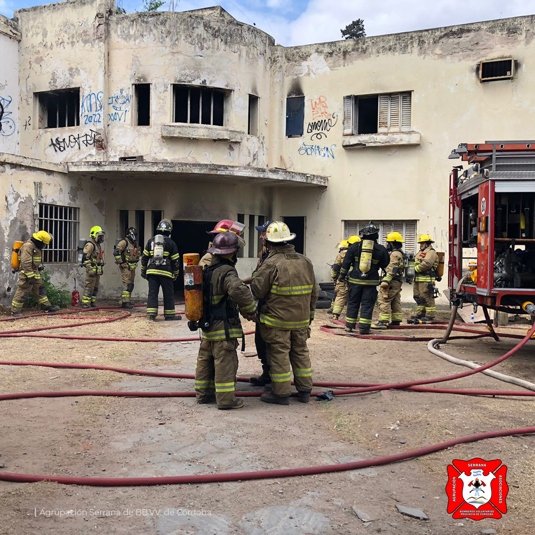 Curso para bomberos nivel II dictado por el Depto. de Incendios Estructurales