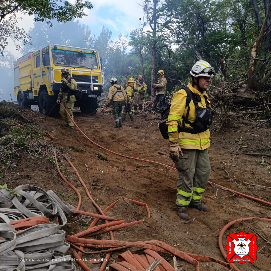 Continua el combate de los incendios forestales en el Parque Nacional Los Alerces