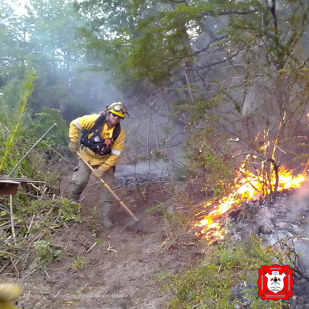Córdoba llevó a Esquel a sus bomberos especializados en el manejo de motobombas