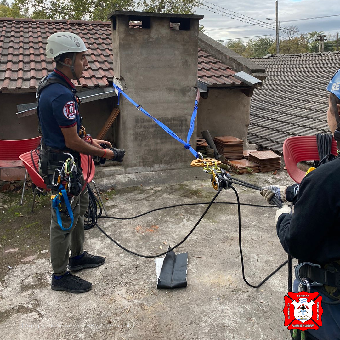 Capacitación en rescate con cuerdas para aspirantes mayores