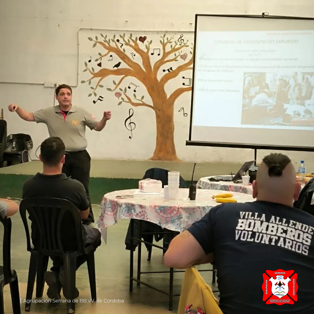 Jornada de identificación de materiales peligrosos y seguridad para bomberos