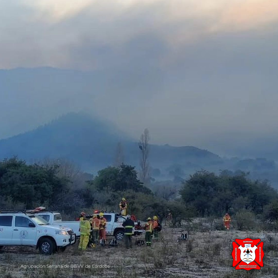 Cuarteles de la Agrupación Serrana combaten el incendio forestal en la zona de San Javier y Yacanto