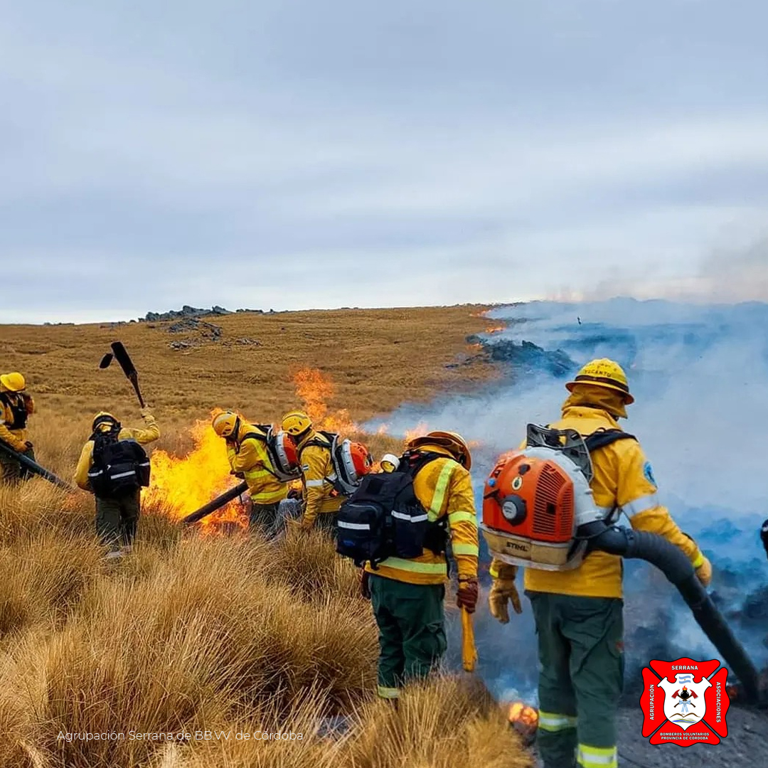 Cuarteles de la Agrupación Serrana combaten el incendio forestal en la zona de San Javier y Yacanto