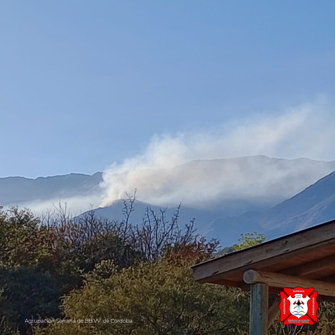 Cuarteles de la Agrupación Serrana combaten el incendio forestal en la zona de San Javier y Yacanto