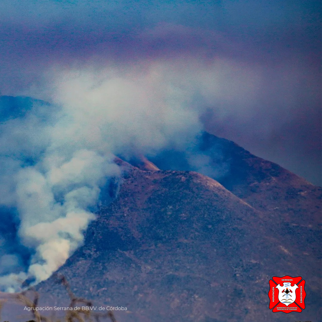 Cuarteles de la Agrupación Serrana combaten el incendio forestal en la zona de San Javier y Yacanto