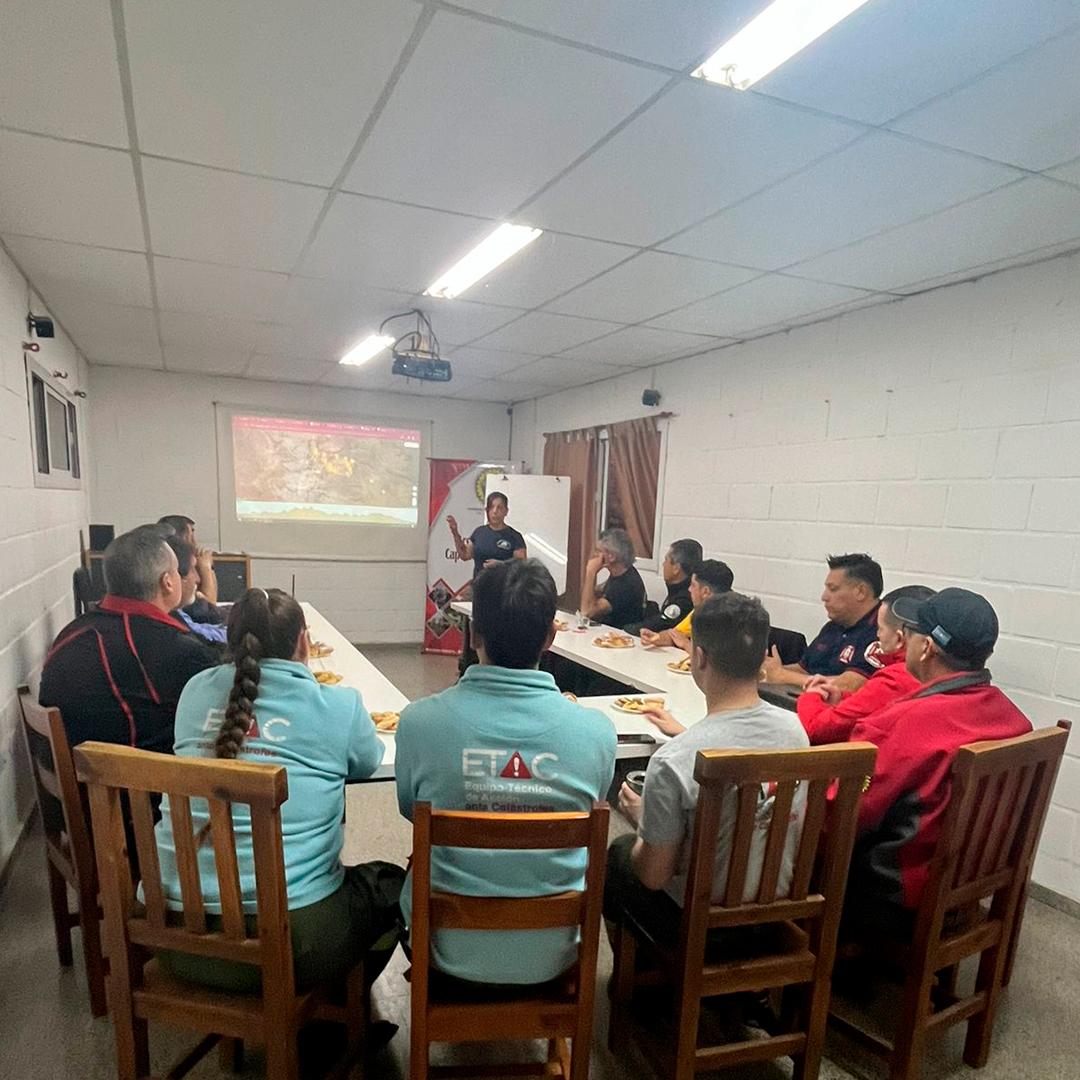 Reunión estratégica de prevención de incendios forestales y de interfase en Cosquín