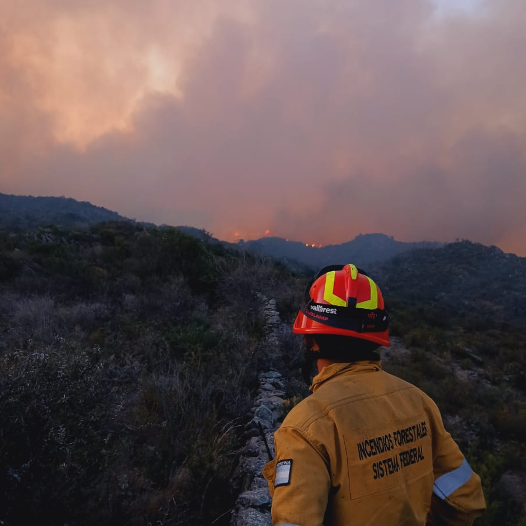 Continúa activo el incendio forestal en la Quebrada de la Mermela