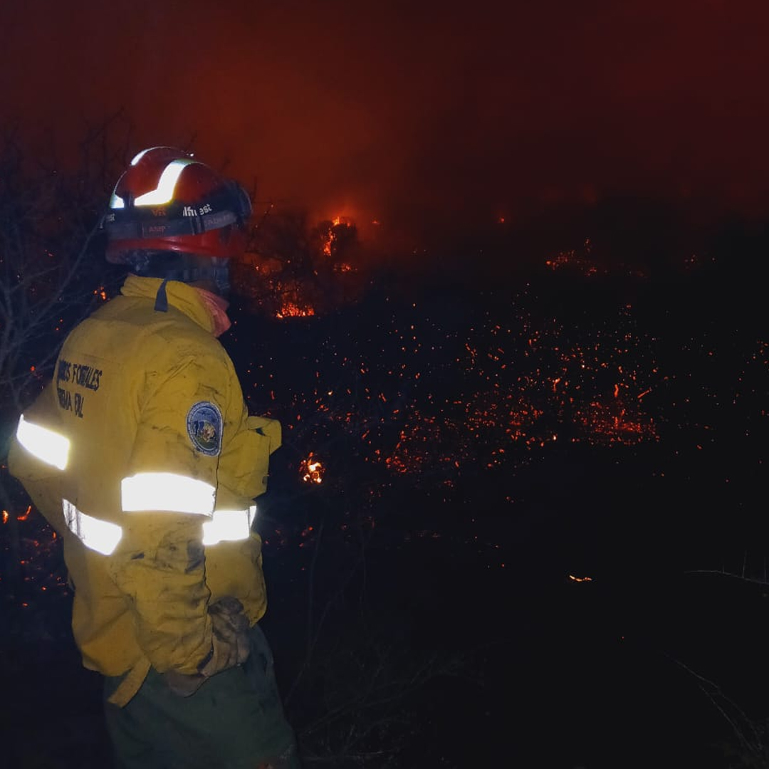 Continúa activo el incendio forestal en la Quebrada de la Mermela
